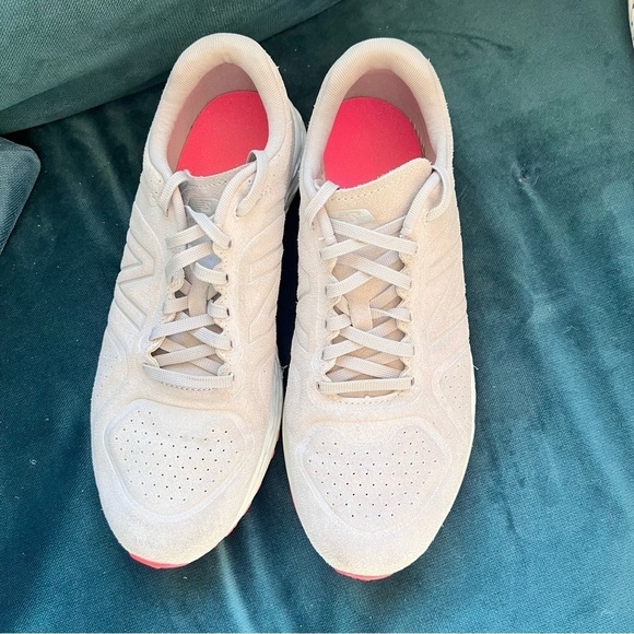 New Balance Suede Fresh Foam Arishi V2 Running Shoe Size 9.5 EUC Gray Pink - Picture 6 of 7